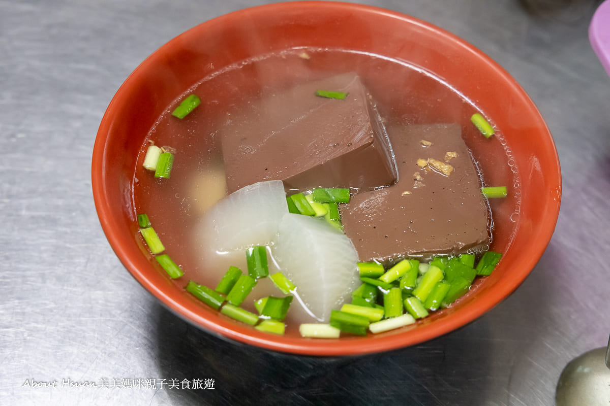 南投美食 賓哥臭豆腐 有人說這可是南投最好吃的臭豆腐 @About Hsuan美美媽咪親子美食旅遊