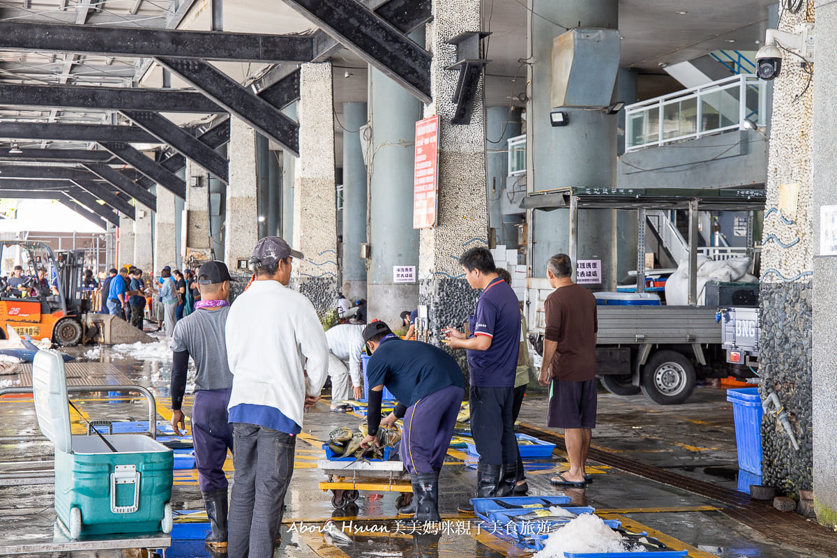 台東成功 新港漁港 台灣最知名的旗魚拍賣市場 選對時間來看糶手拍賣官叫賣 @About Hsuan美美媽咪親子美食旅遊