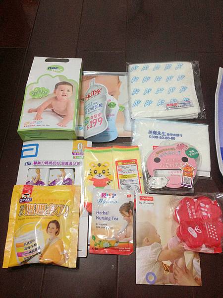 麗嬰房2013年7-9月憑媽媽手冊就能免費領取的好禮 @About Hsuan美美媽咪親子美食旅遊