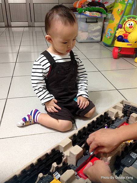 弟弟的2歲生日禮物-CAT工程列車組 @About Hsuan美美媽咪親子美食旅遊