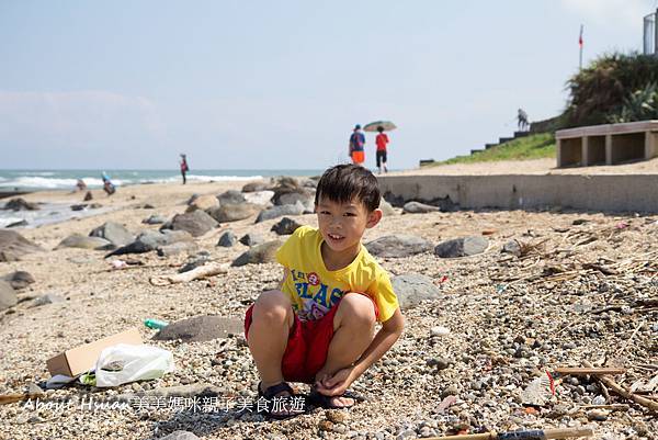 北海岸石門洞。唯一的貝殼沙灘。退潮時好多螃蟹 @About Hsuan美美媽咪親子美食旅遊