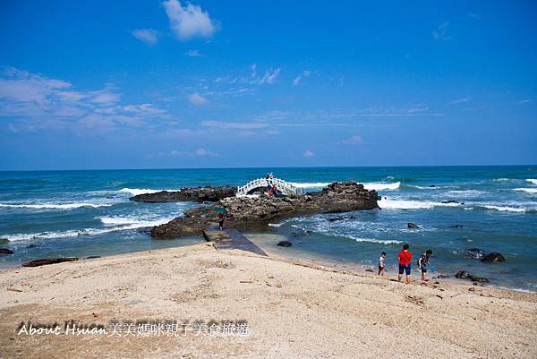 北海岸石門洞。唯一的貝殼沙灘。退潮時好多螃蟹 @About Hsuan美美媽咪親子美食旅遊