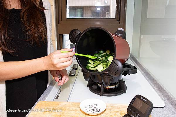 韓國Tongdori 360度旋轉鍋。輕鬆做菜鎖住食材原汁原味 @About Hsuan美美媽咪親子美食旅遊