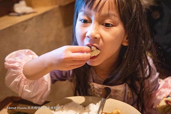 東京海洋迪士尼美食。古堡美食廣場的咖哩美食有大眼仔甜點吃得飽又很好吃 @About Hsuan美美媽咪親子美食旅遊