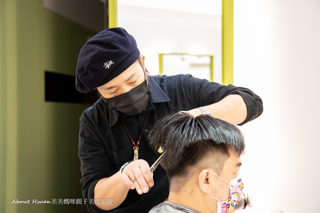 台北中山區男生剪髮 God Hand Hair Salon (大倉久和飯店對面)總是覺得男人的造型用剪得剪不出新意嗎? 其實不是剪不出新意，是沒有找到功力好的設計師 @About Hsuan美美媽咪親子美食旅遊